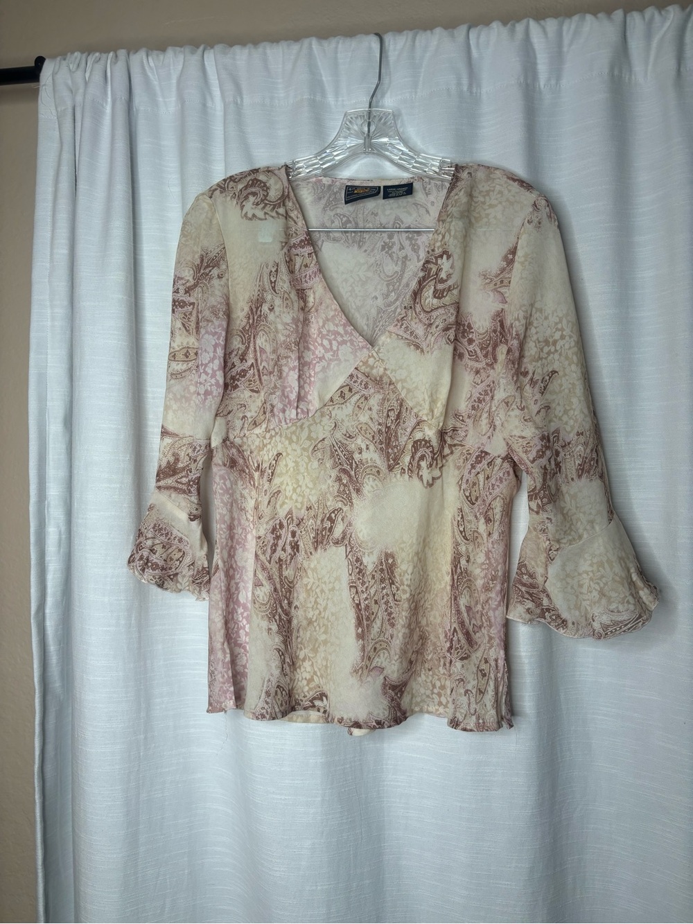 Route 66 Women’s Cream and Mauve Paisley V-Neck Blouse - Picture 1 of 4